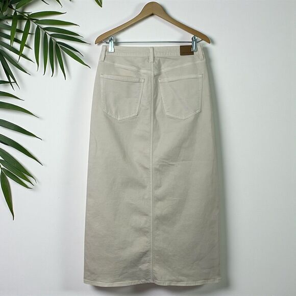 AE | American Eagle Low-Rise Denim Maxi Skirt in Ecru | Cream - Picture 5 of 9